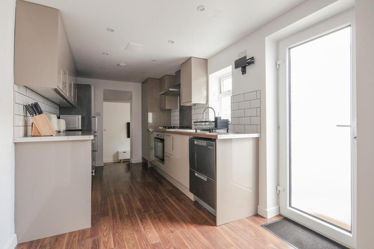 Spacious 3 Bedroom Home With Ps5 And Pool Table Near O2 Arena Canary Wharf And Elizabeth Line To Central London Exterior foto