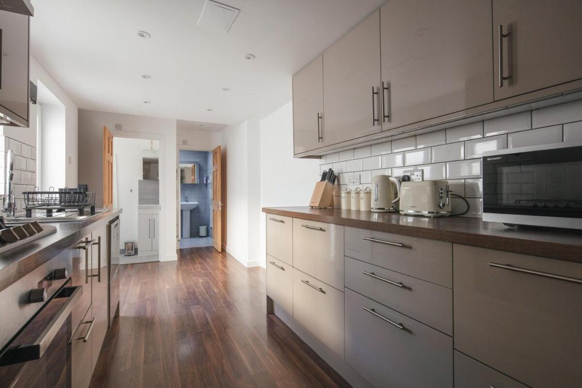 Spacious 3 Bedroom Home With Ps5 And Pool Table Near O2 Arena Canary Wharf And Elizabeth Line To Central London Exterior foto