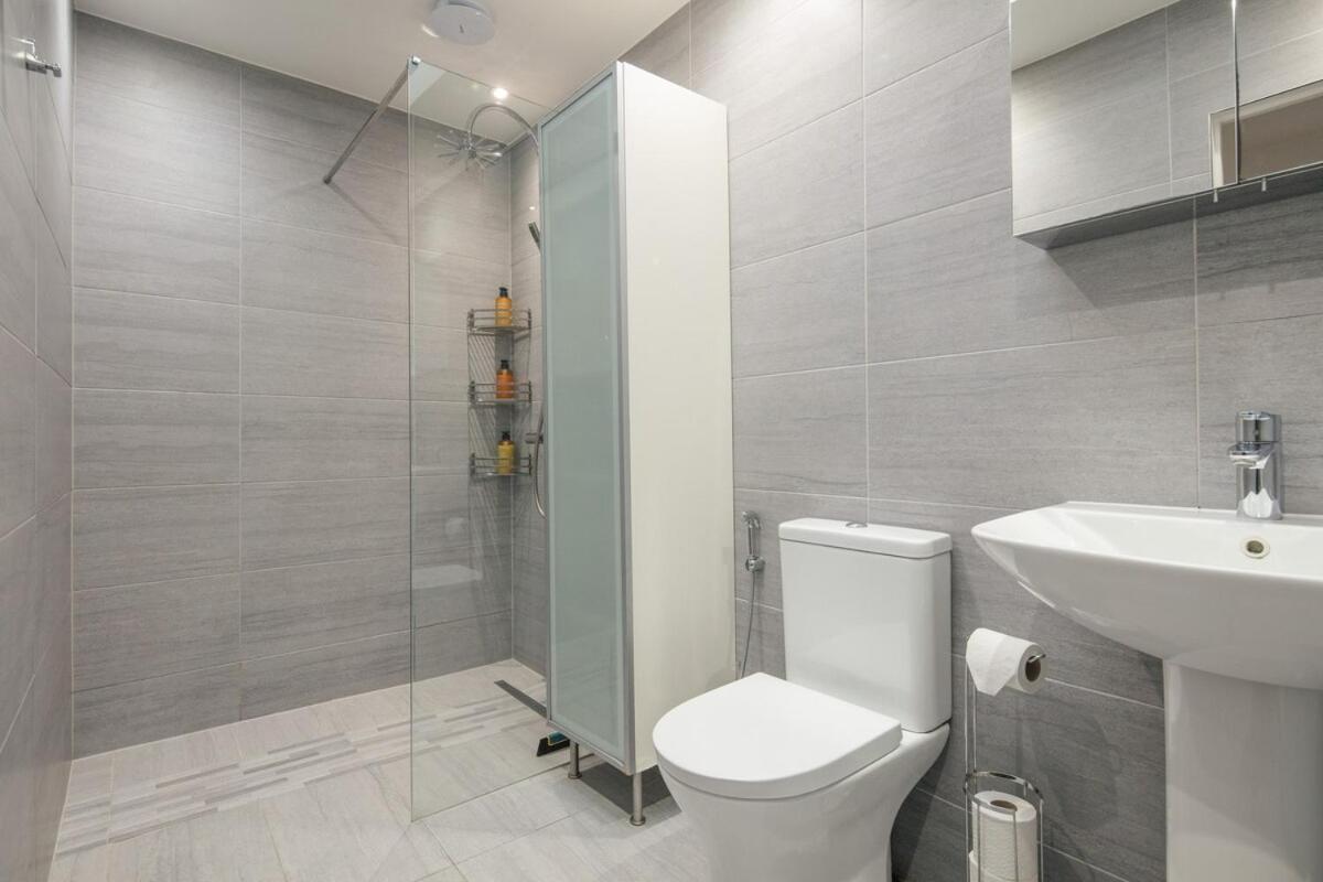Spacious 3 Bedroom Home With Ps5 And Pool Table Near O2 Arena Canary Wharf And Elizabeth Line To Central London Exterior foto