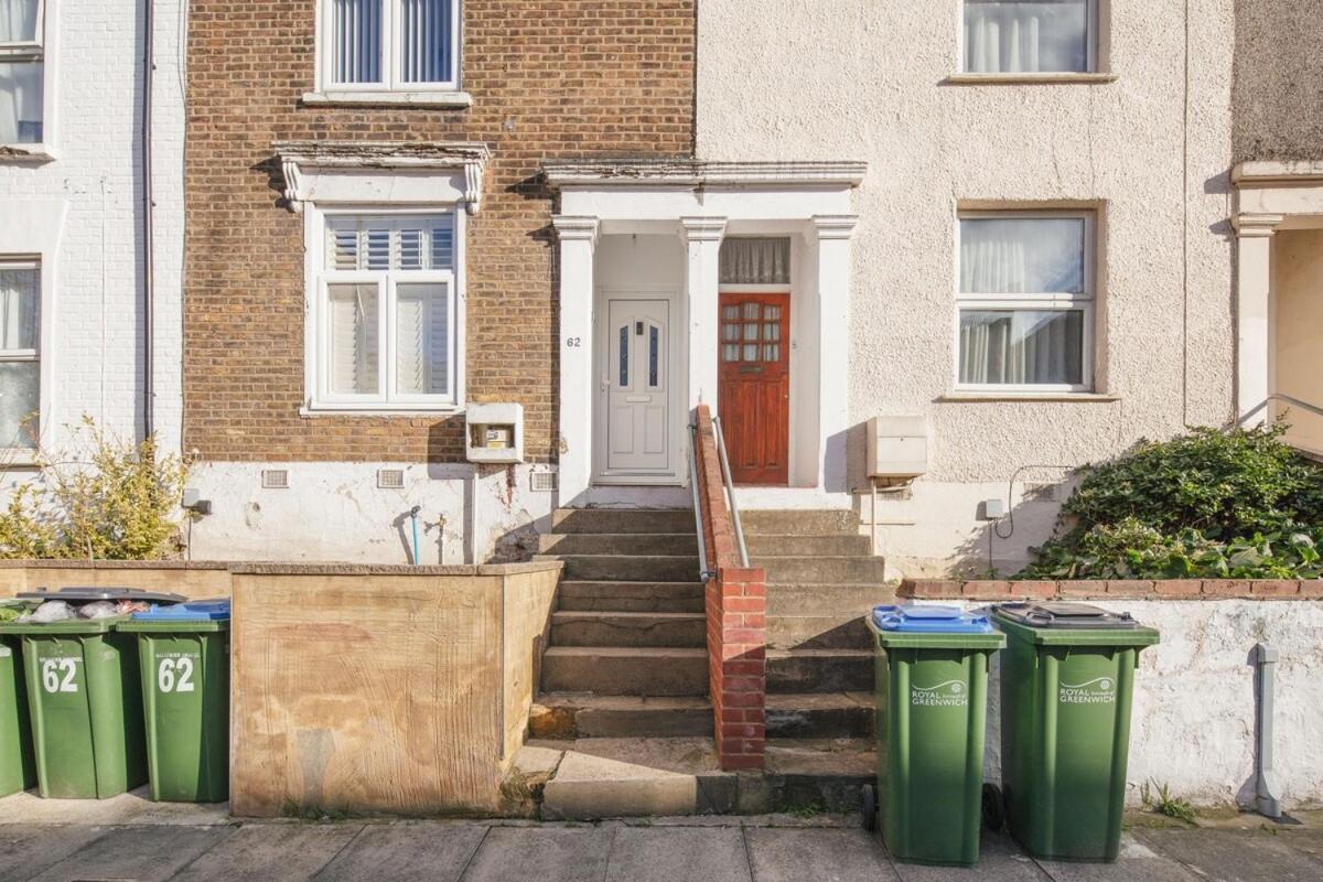 Spacious 3 Bedroom Home With Ps5 And Pool Table Near O2 Arena Canary Wharf And Elizabeth Line To Central London Exterior foto