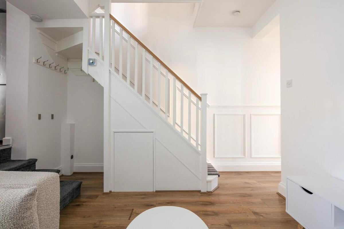 Spacious 3 Bedroom Home With Ps5 And Pool Table Near O2 Arena Canary Wharf And Elizabeth Line To Central London Exterior foto