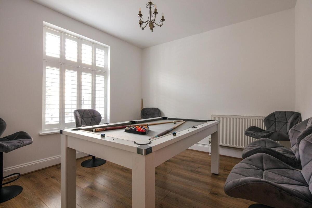 Spacious 3 Bedroom Home With Ps5 And Pool Table Near O2 Arena Canary Wharf And Elizabeth Line To Central London Exterior foto