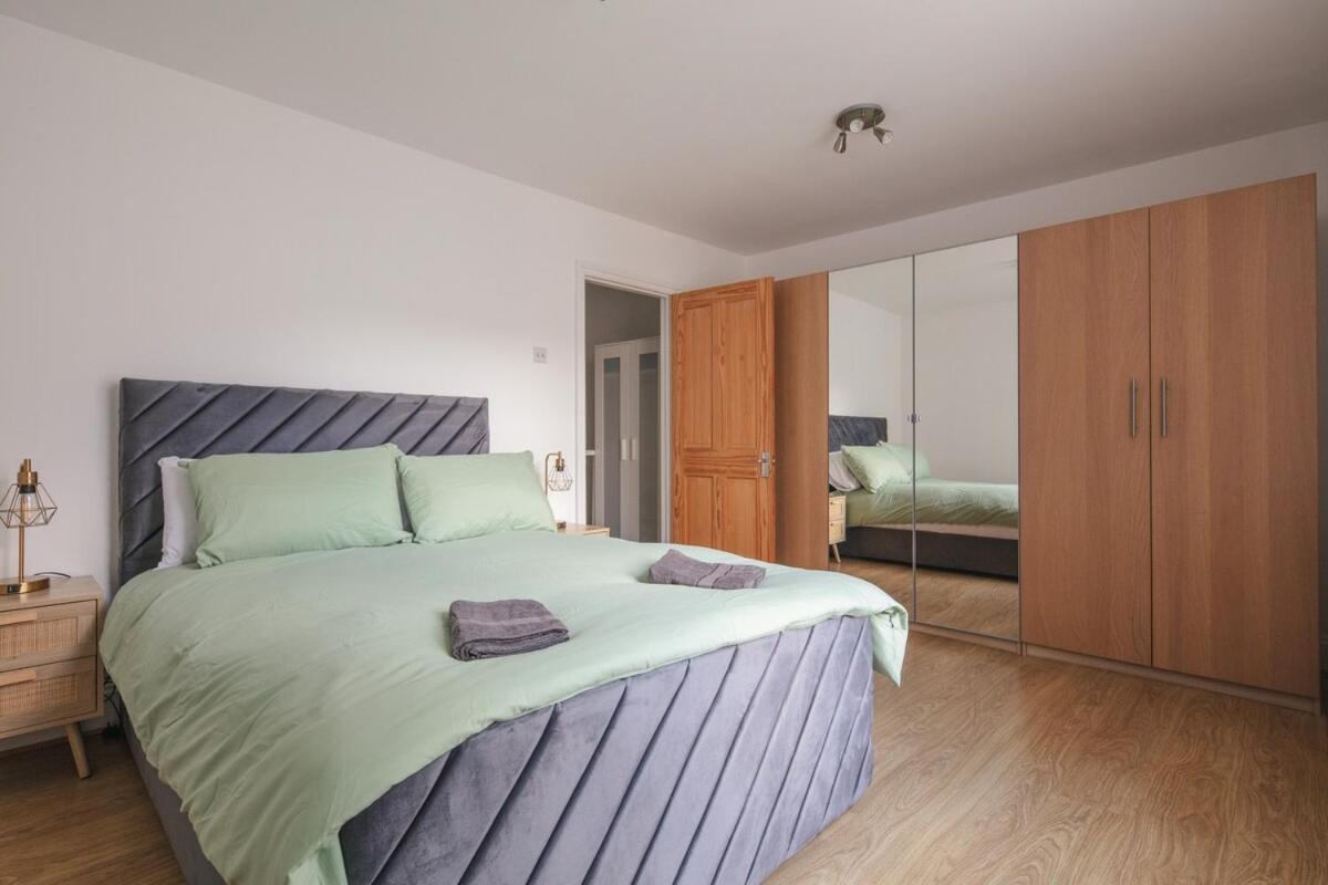 Spacious 3 Bedroom Home With Ps5 And Pool Table Near O2 Arena Canary Wharf And Elizabeth Line To Central London Exterior foto