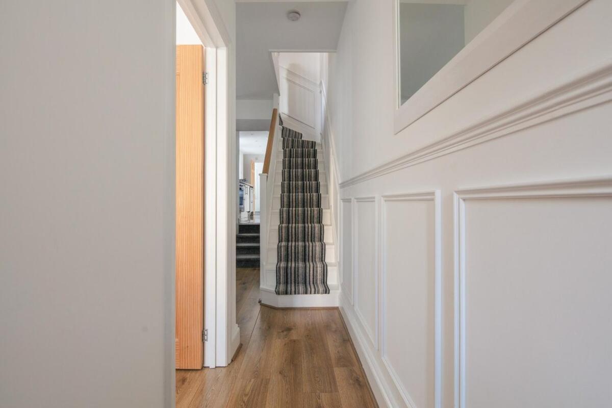 Spacious 3 Bedroom Home With Ps5 And Pool Table Near O2 Arena Canary Wharf And Elizabeth Line To Central London Exterior foto